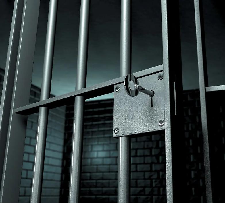 A processo a 20 anni dall&rsquo;omicidio si dichiara innocente e si suicida