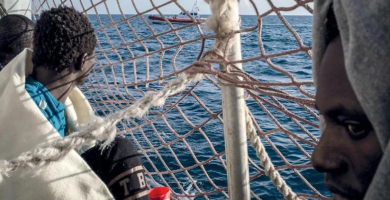 La Sea Watch alla deriva, ora &egrave; lite Viminale- vescovi