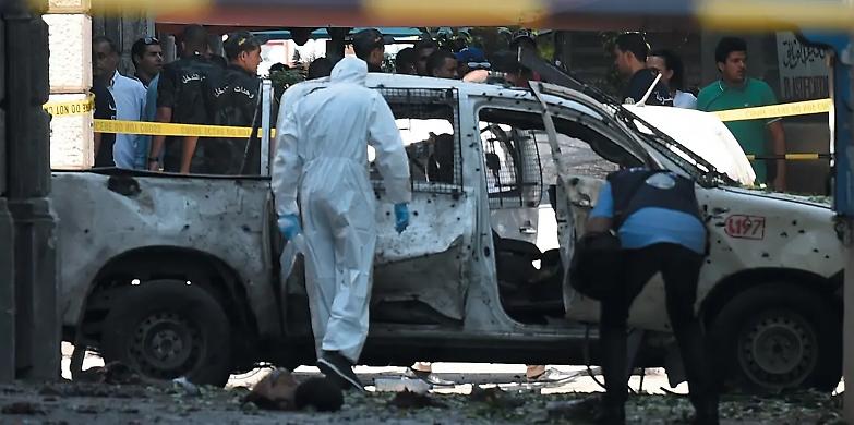 Terrore a Tunisi. Kamikaze in azione, un morto e dieci feriti
