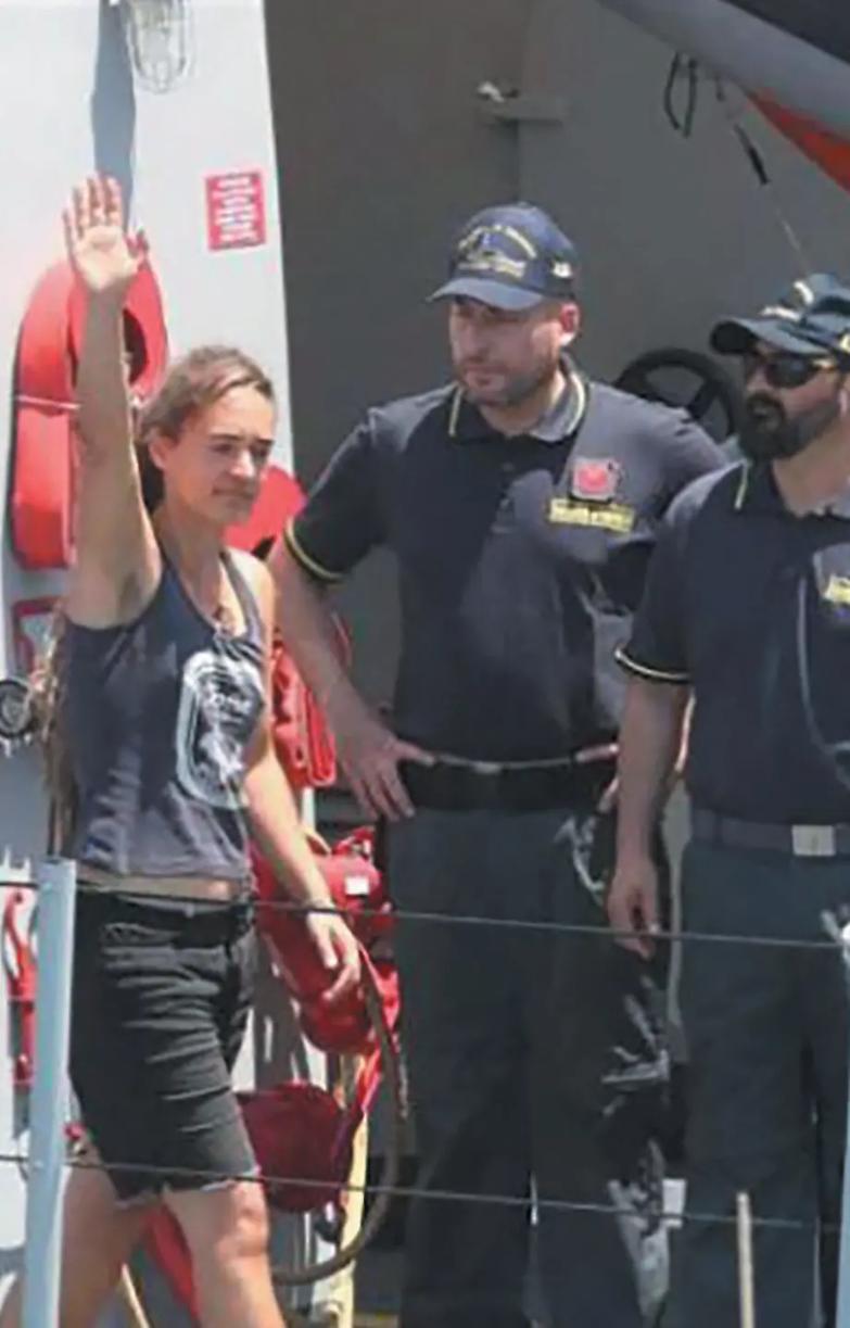 Attesa per Carola. La procura: Libia porto sicuro?