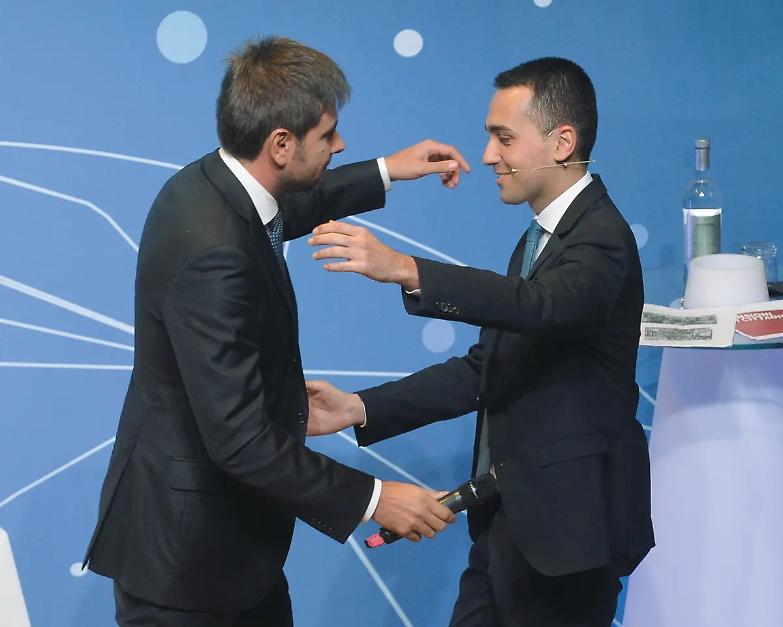 Il paso doble di Di Maio: asse con Dibba per colpire Fico