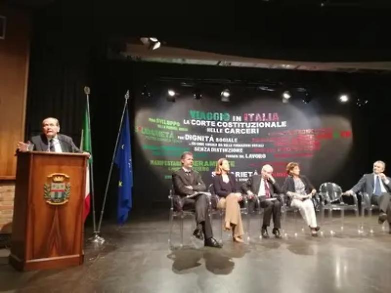 L&rsquo;astensione di noi penalisti e l&rsquo;esempio dato dalla Consulta con il viaggio nelle carceri