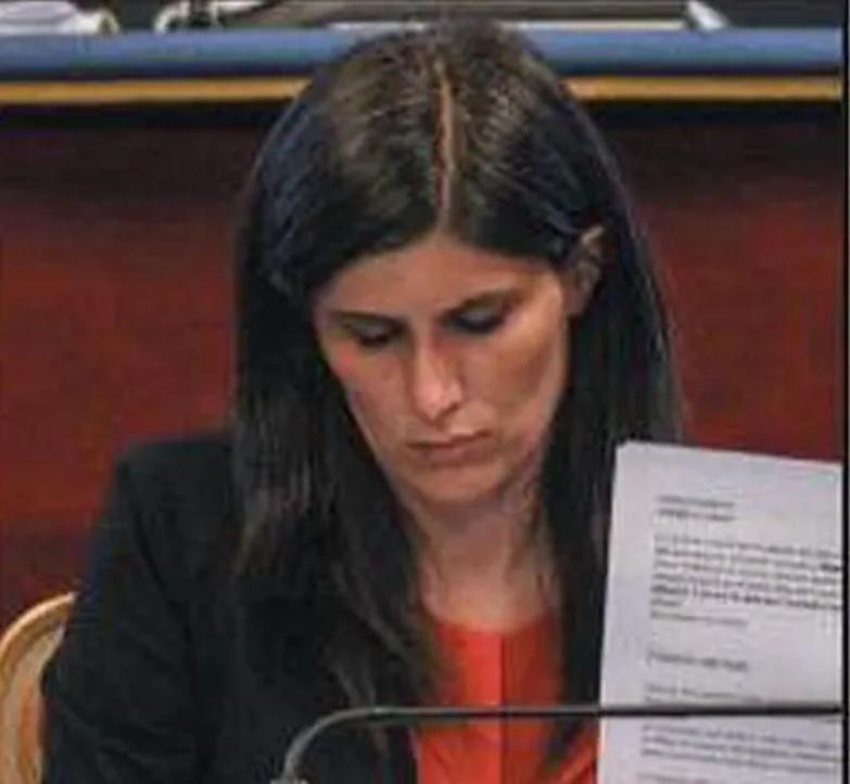 La sindaca di Torino Appendino, caccia il suo vice