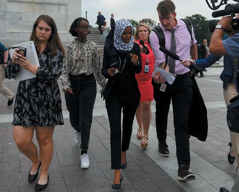 Trump attacca ancora, la Camera &ldquo; dem&rdquo; fa muro