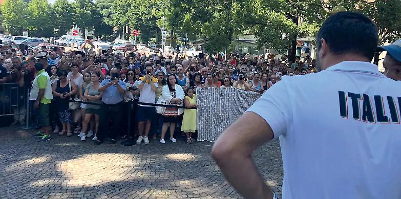 Salvini marcia su Bibbiano: &laquo;I pm si occupino dei rom&raquo;