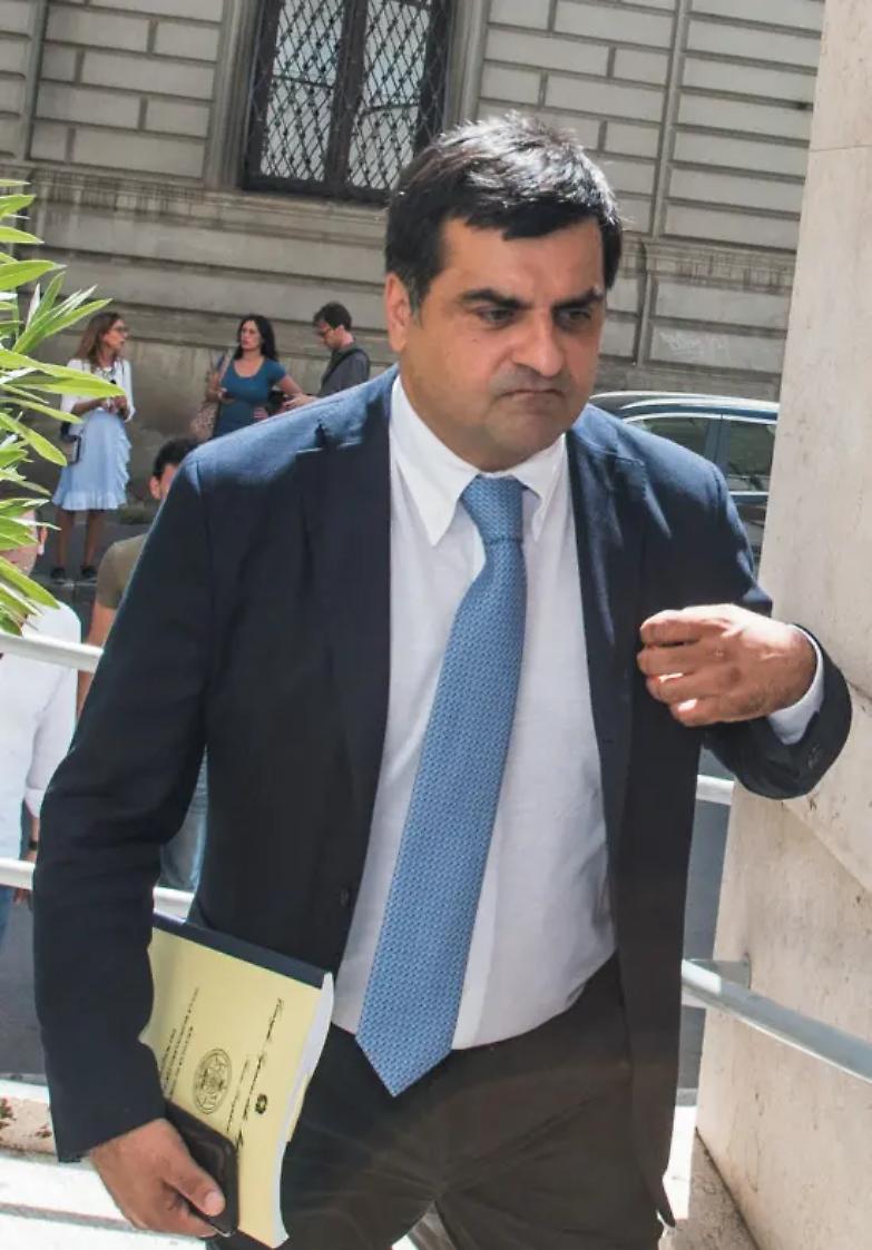 Resa dei conti in Unicost . Infante lascia e attacca