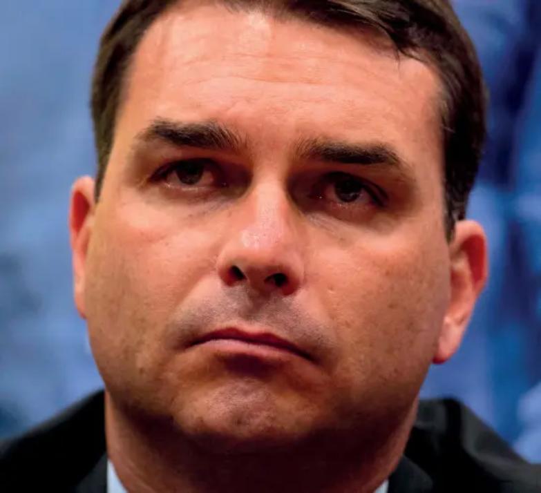 Brasile, tregua per Bolsonaro: sospesa l&rsquo;inchiesta sul figlio Flavio