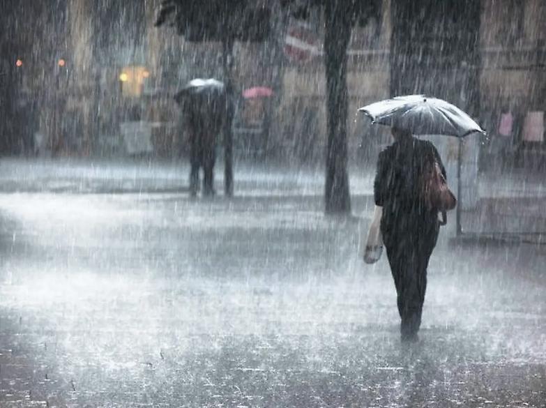 Maltempo, muore una ragazza a Fiumicino travolta da una tromba d'aria. Una vittima anche ad Arezzo.