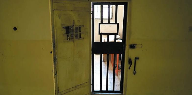 Il farmaco manca, i parenti lo trovano ma non c&rsquo;&egrave; l&rsquo;autorizzazione del carcere