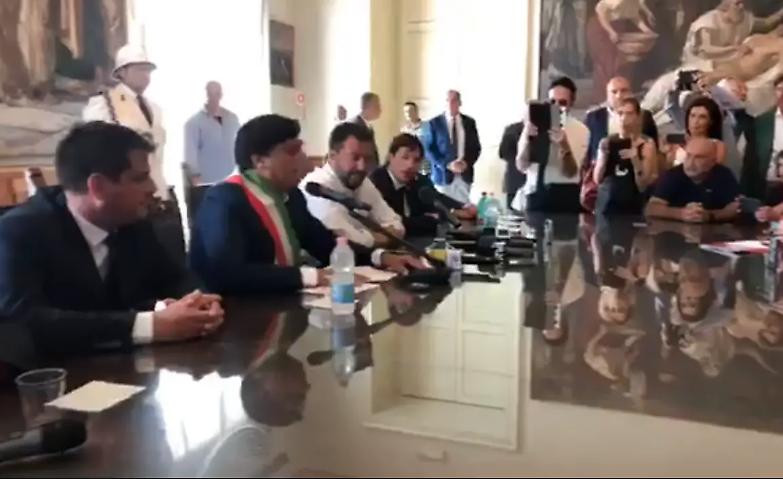 Catania, tensione durante la visita di Salvini. &laquo;In settimana vedr&ograve; gli alleati&raquo;