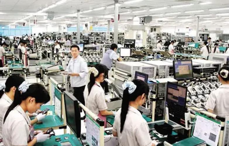 Cina, minorenni in fabbrica di notte per produrre Alexa e Kindle