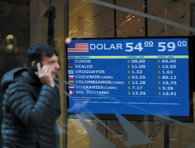 Argentina nel caos, Macr&igrave; ko alle primarie e torna l&rsquo;incubo crack