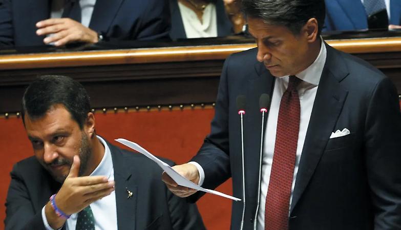 L'attacco di Conte: &laquo;Caro Matteo, sei pericoloso autoritario e irresponsabile: Il governo finisce qui...&raquo;