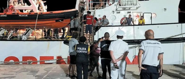15 migranti della Open Arms da Lampedusa verso la Spagna