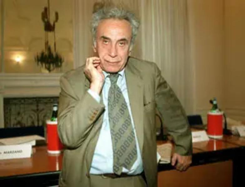 De Giovanni: &laquo;L&rsquo;alleanza Pd-5S &egrave; un mostro a due teste. I dem non hanno identit&agrave;, sono il nulla&raquo;