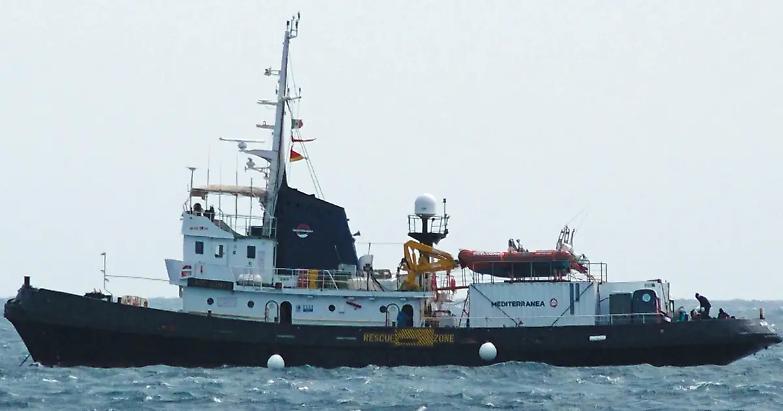 Mare Jonio: poca acqua e casi di scabbia per i 34