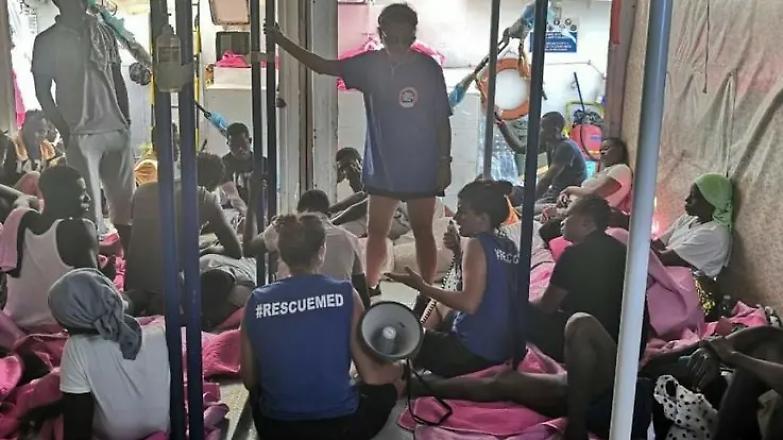 Migranti, porti chiusi per tre navi. La Eleonore decide di forzare il blocco. Situazione d'emergenza