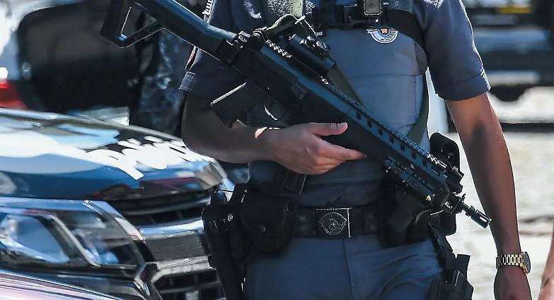 Brasile, un ragazzino nero ruba la cioccolata e viene torturato