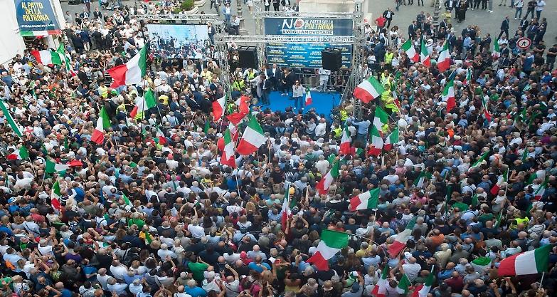 La protesta di Lega e Fratelli d'Italia. La destra muove i primi passi e qualche braccio teso
