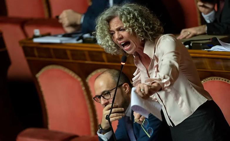 Eutanasia, ora &egrave; scontro sui manifesti tra i &ldquo;Pro vita&rdquo; e la dem Cirinn&agrave;