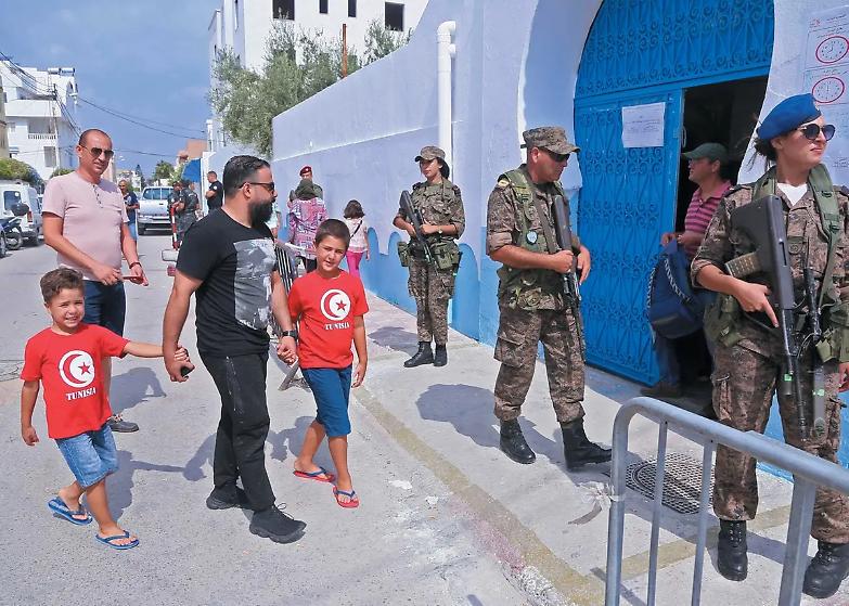 Elezioni in Tunisia, vincono i candidati anti sistema