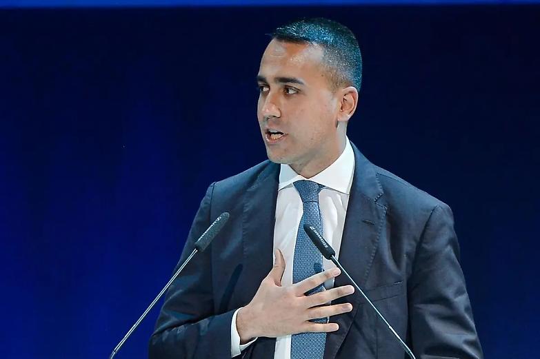 Di Maio stoppa Conte: &laquo;Niente tasse sulle merendine&raquo;