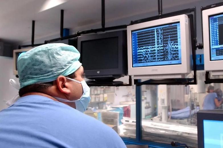 Francia, malati di Parkinson e Alzheimer, usati come cavie