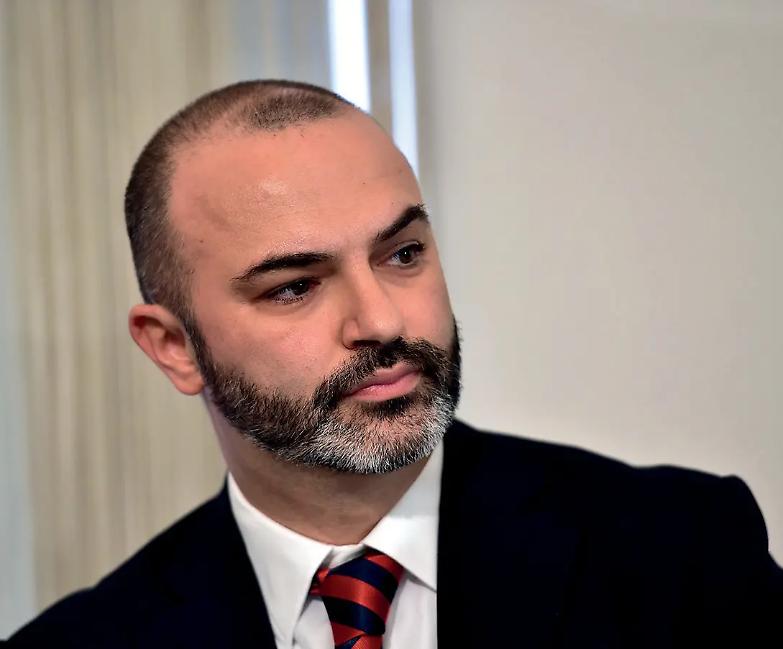 Casaleggio spedisce Max Bugani a Roma Raggi: &laquo;Con lui cambieremo la citt&agrave;&raquo;