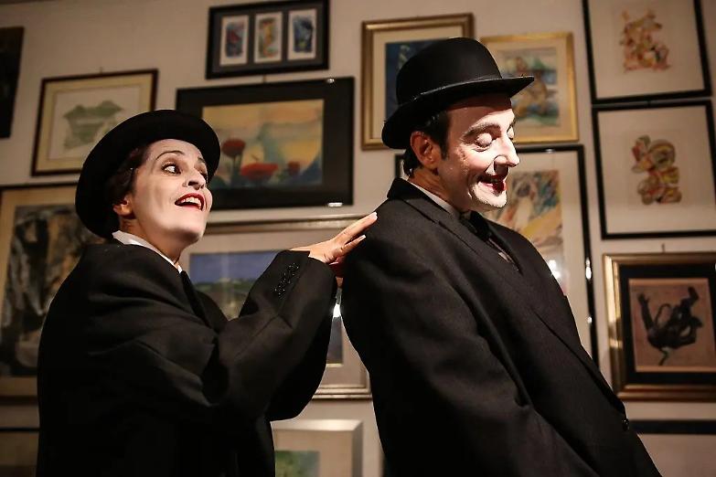 "Lo spettacolo &egrave; servito": quando il teatro arriva a casa