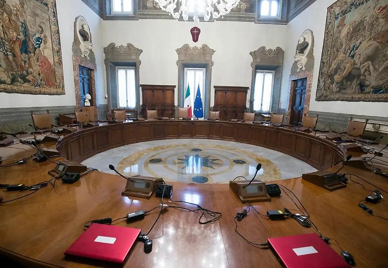 Iva, scontro nella maggioranza. Vertice notturno senza intesa. Oggi il Cdm