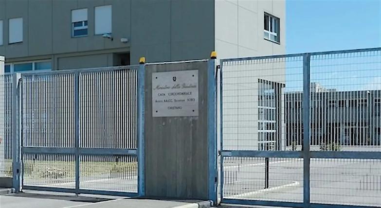 Lettere dall'inferno. &laquo;Vi scrivo dal carcere di Oristano, dove viviamo in condizioni pessime&raquo;