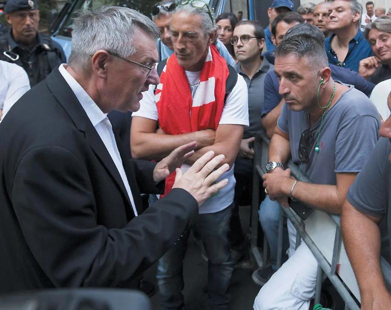 Manovra, Il ticket si pagher&agrave; in base al reddito. Il def che piace a Landini