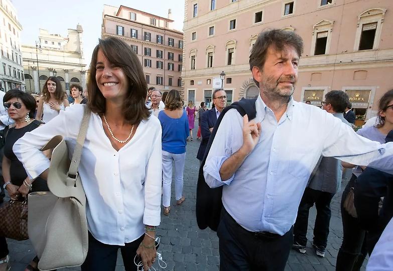 Pd, scontro al femminile per il Campidoglio, braccio di ferro tra Madia e De Biase