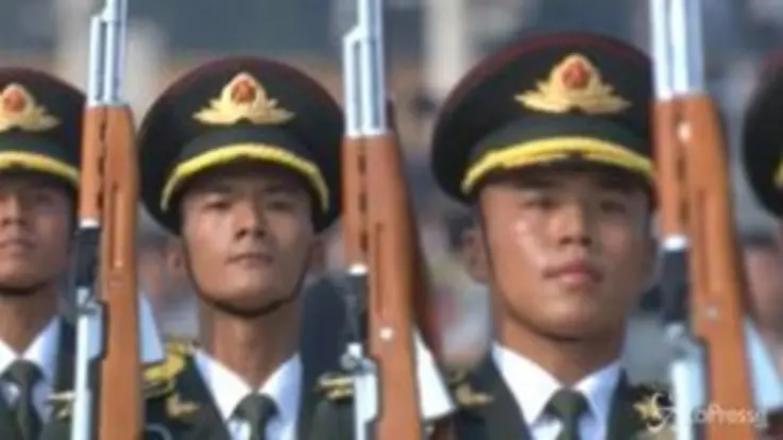 Settant&rsquo;anni dopo Mao la &ldquo;Marcia dei volontari&rdquo; sflila nelle vie di Hong Kong