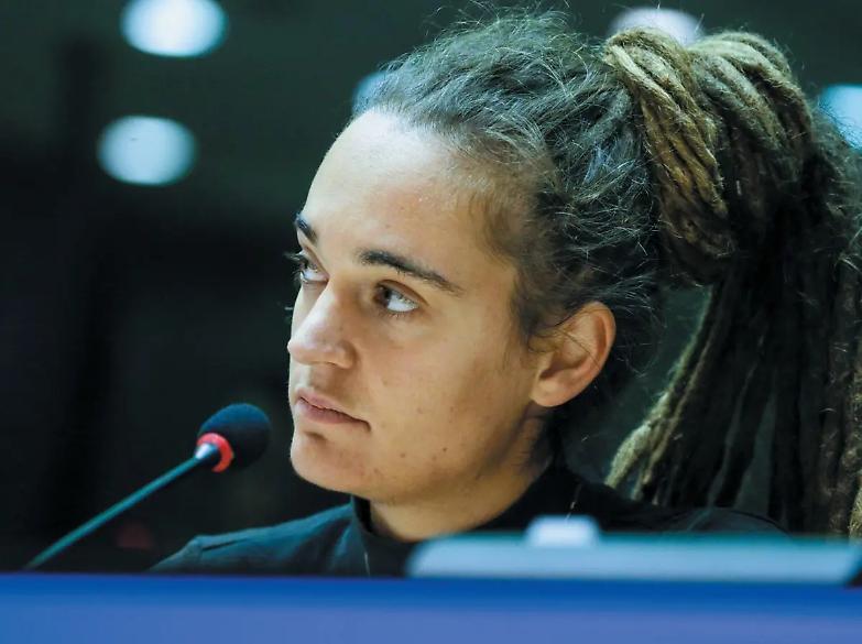 Carola bacchetta l&rsquo;Ue: &laquo;Dov&rsquo;eravate quando salvavo vite in mare?&raquo;. Salvini: &laquo;Si vergogni&raquo;