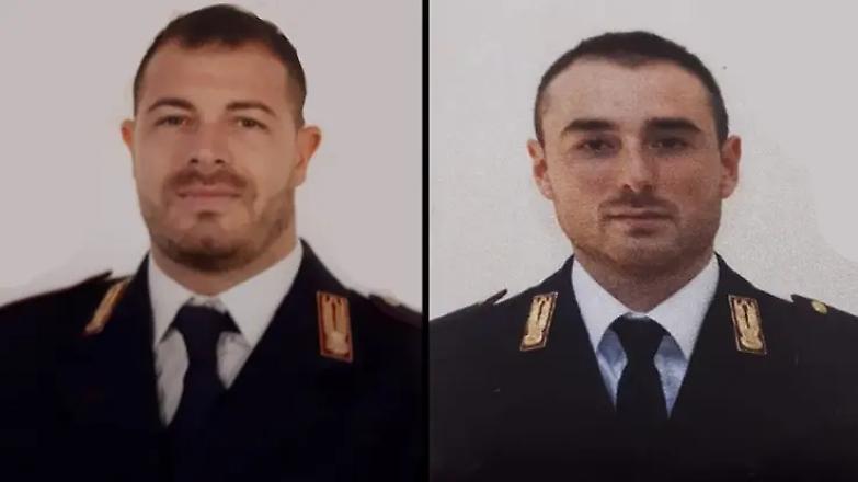 Agenti uccisi da cinque proiettili: "Sparati 23 colpi, usate le loro due due pistole"