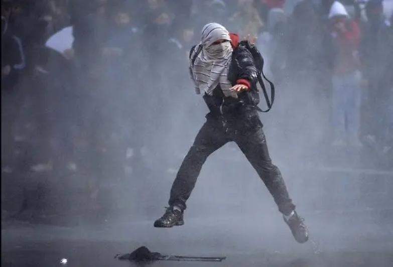 Cile, non basta il coprifuoco, sale il bilancio delle vittime. Pinera: Siamo in guerra