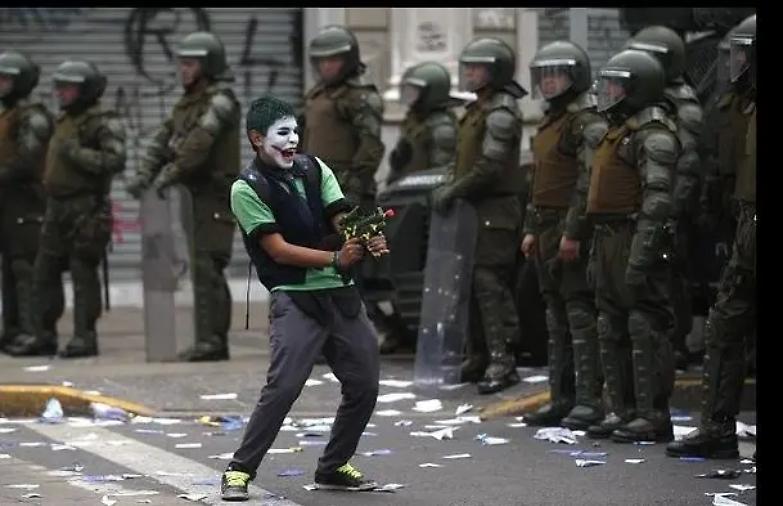 Cile, 11 morti negli scontri. Rimane in vigore il coprifuoco