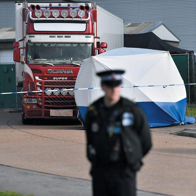 Inghilterra, 39 corpi trovati in un camion. Sono tutti migranti