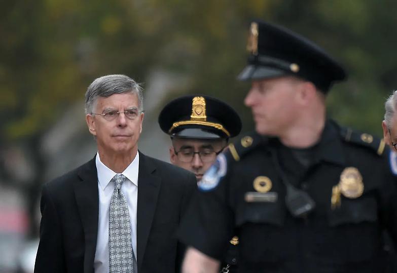 Trump bombarda gli oppositori interni &laquo;Voi feccia umana&raquo;