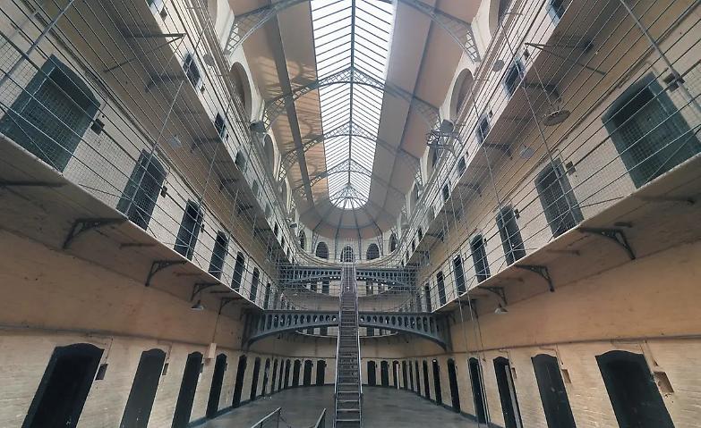 Carcere, cambia la gerarchia: viene meno il ruolo di garanzia del direttore