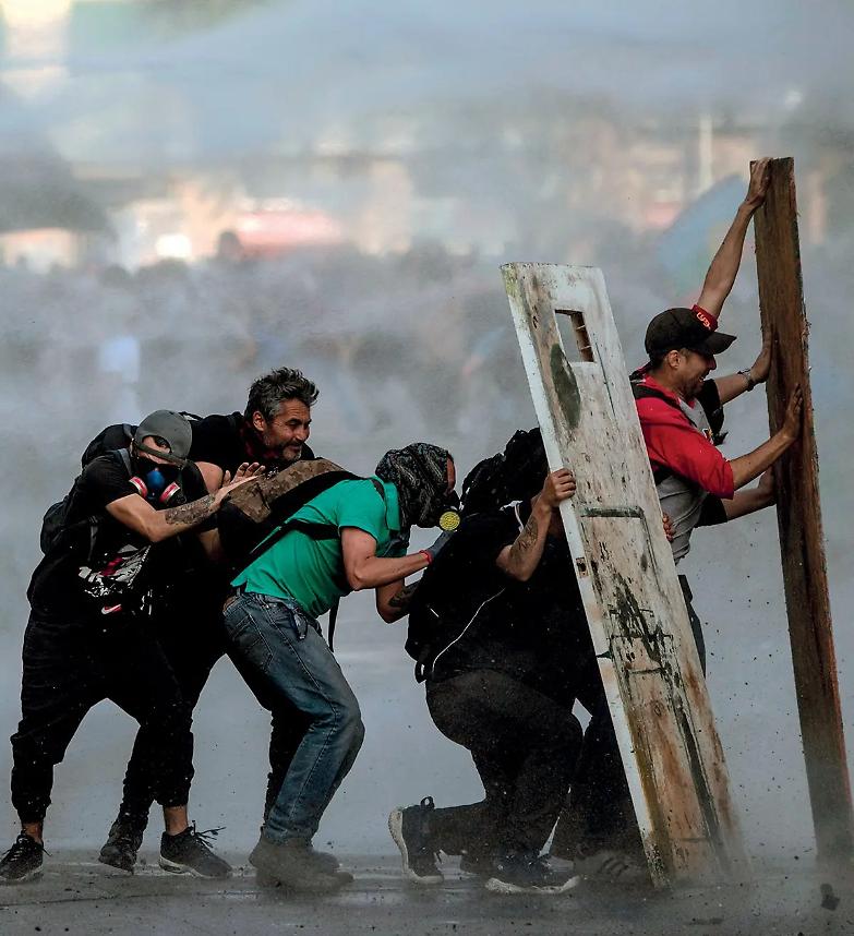 Cile, nelle piazze di Santiago &egrave; ritornata la paura. E si &egrave; riaccesa la speranza