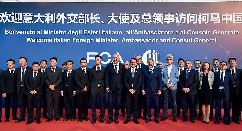 Di Maio a Pechino incrocia Macron: la Ue cerca spazio tra Usa e Cina