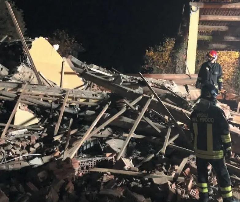 La tragedia di Alessandria, esplode una cascina, morti tre vigili del fuoco
