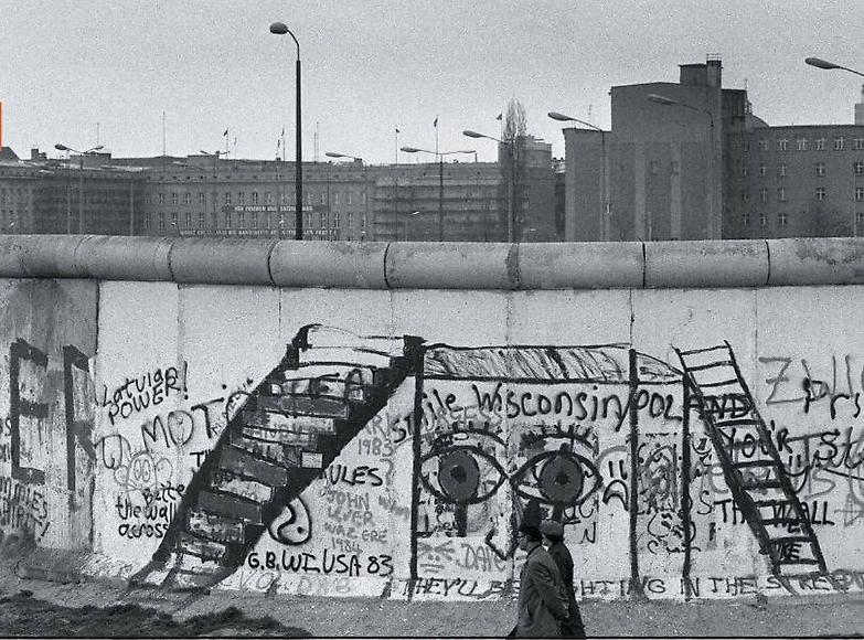 Caduto il Muro, camminiamo ancora sulle macerie