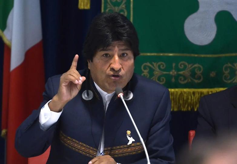 Bolivia, i militari prendono il controllo. Morales in Messico. Scontri a La Paz