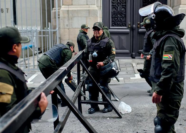 Bolivia, Morales in Messico. &Aacute;&ntilde;ez Ch&aacute;vez presidente ma senza quorum in Parlamento