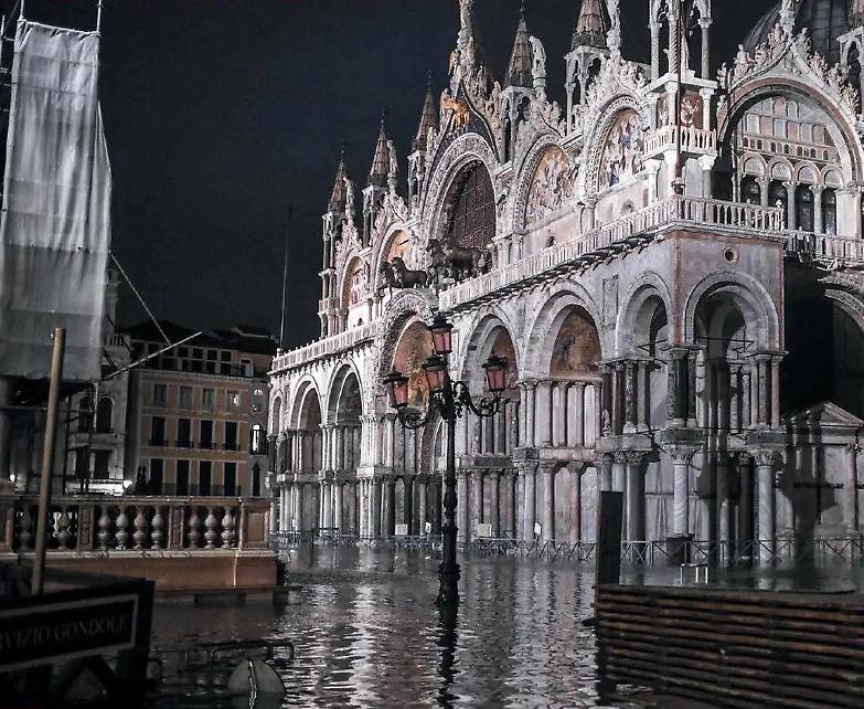 L&rsquo;apocalisse a Venezia ha la forma dell&rsquo;acqua