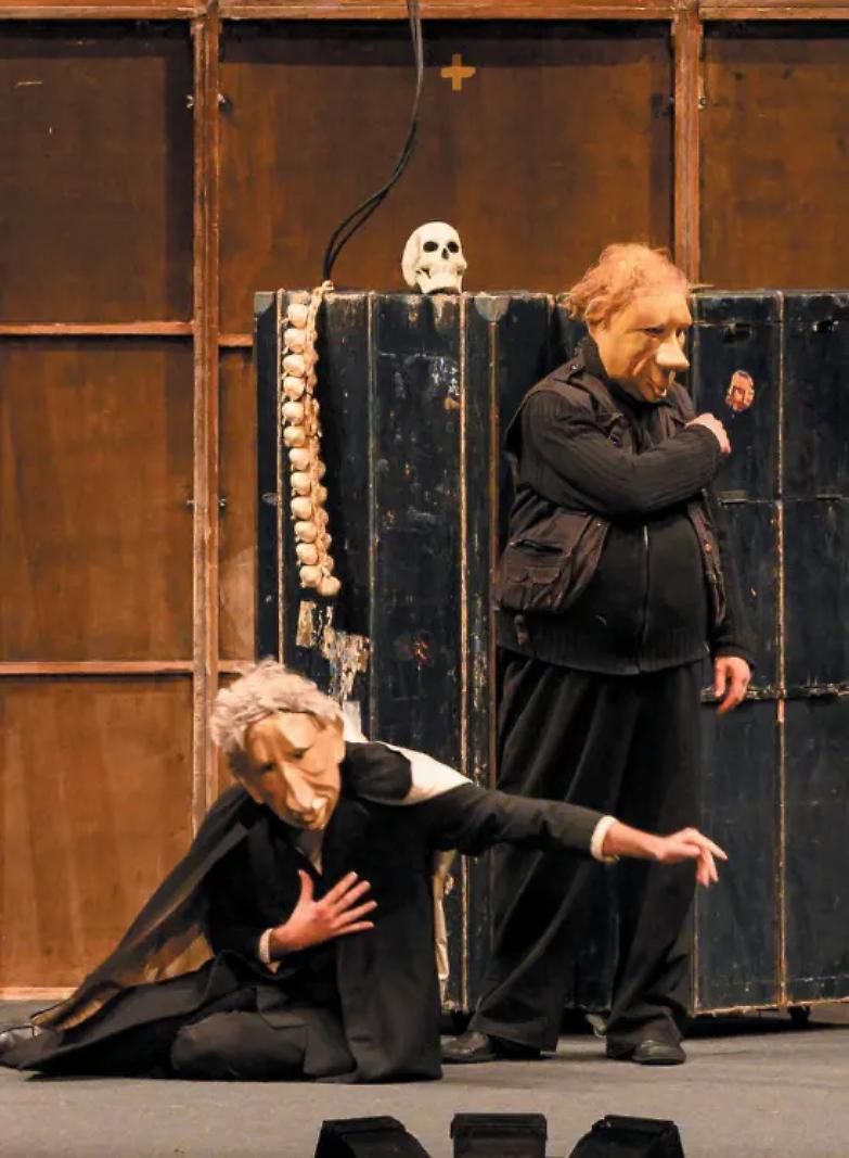 Gli amori e i sogni perduti dietro le quinte della vita