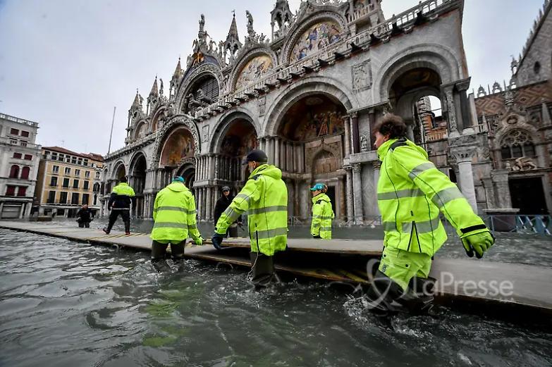 Acqua alta a Venezia, il picco si ferma a 150 centimetri